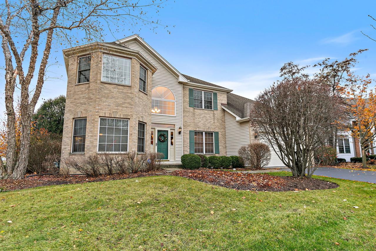 2 Margate Ct., Lake In The Hills, IL 60156
