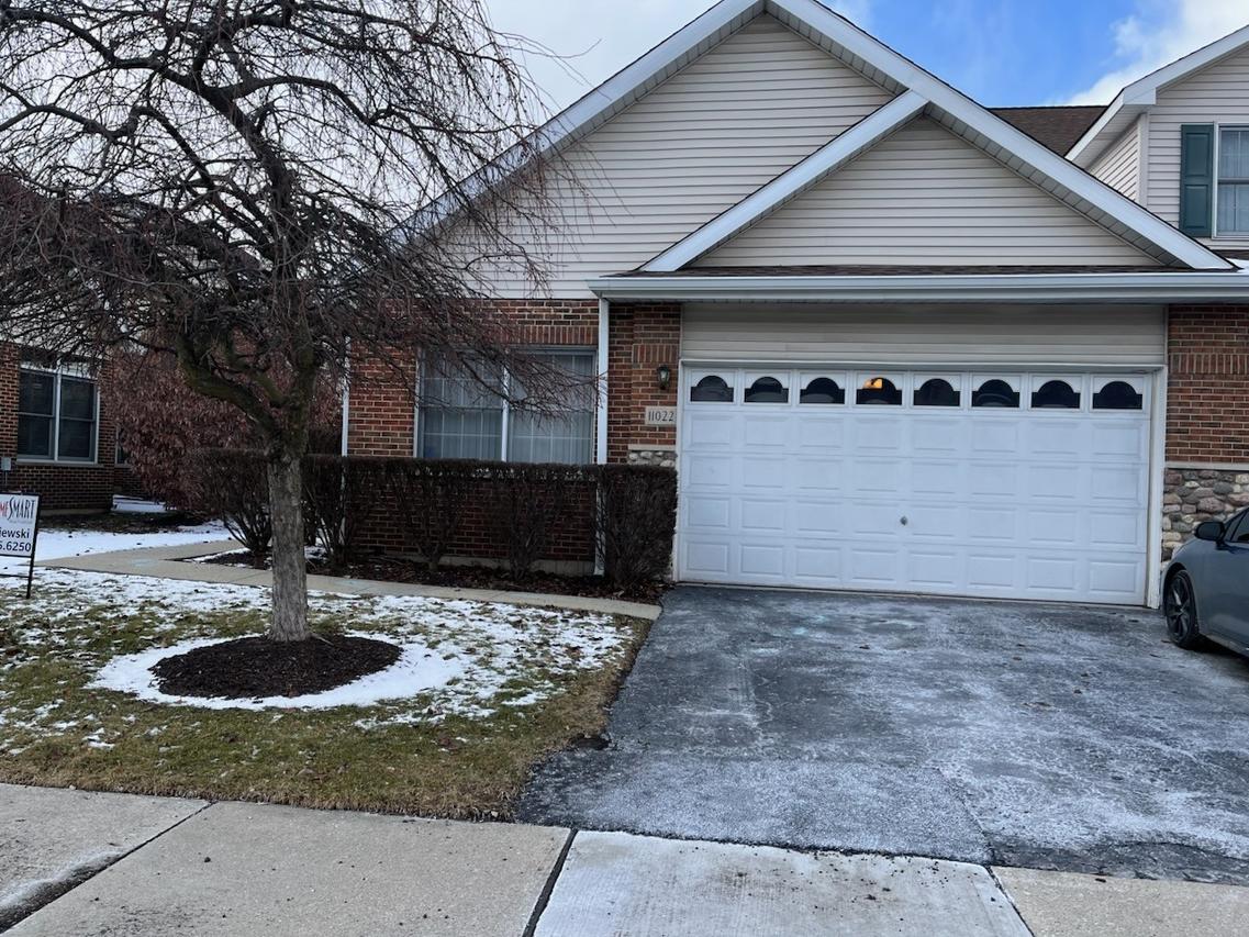 11022 Deblin Ln., Oak Lawn, IL 60453