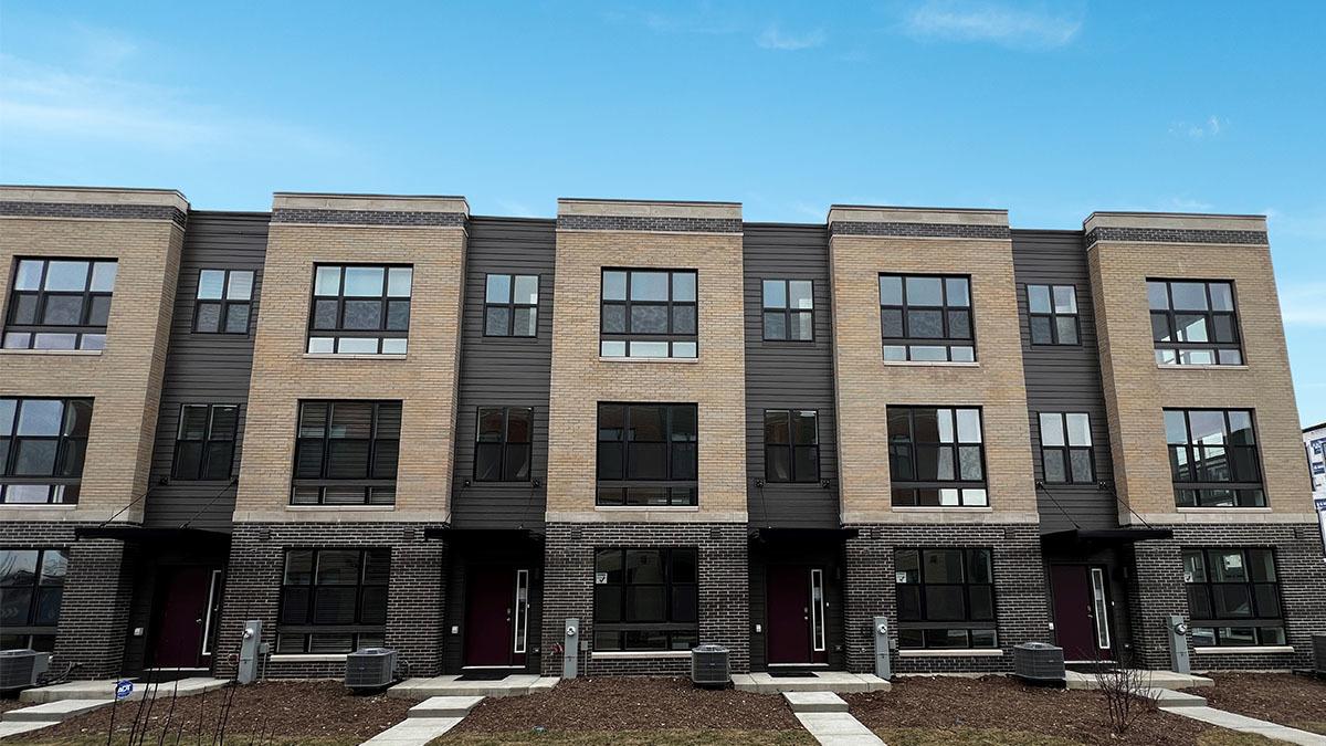 361 Summit Cir., Lombard, IL 60148