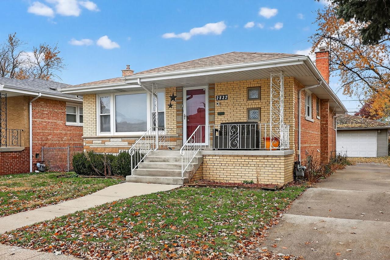 2832 W 100th Pl., Evergreen Park, IL 60805