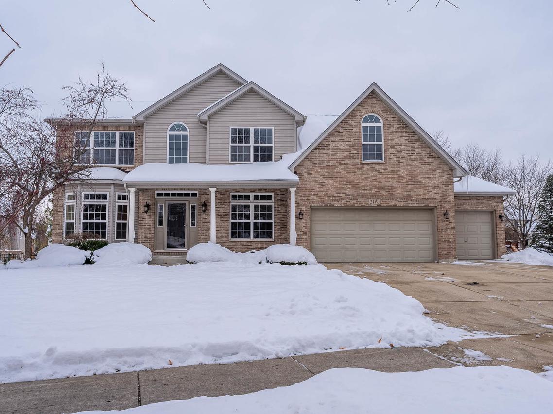 21 W Sandstone Ct., South Elgin, IL 60177