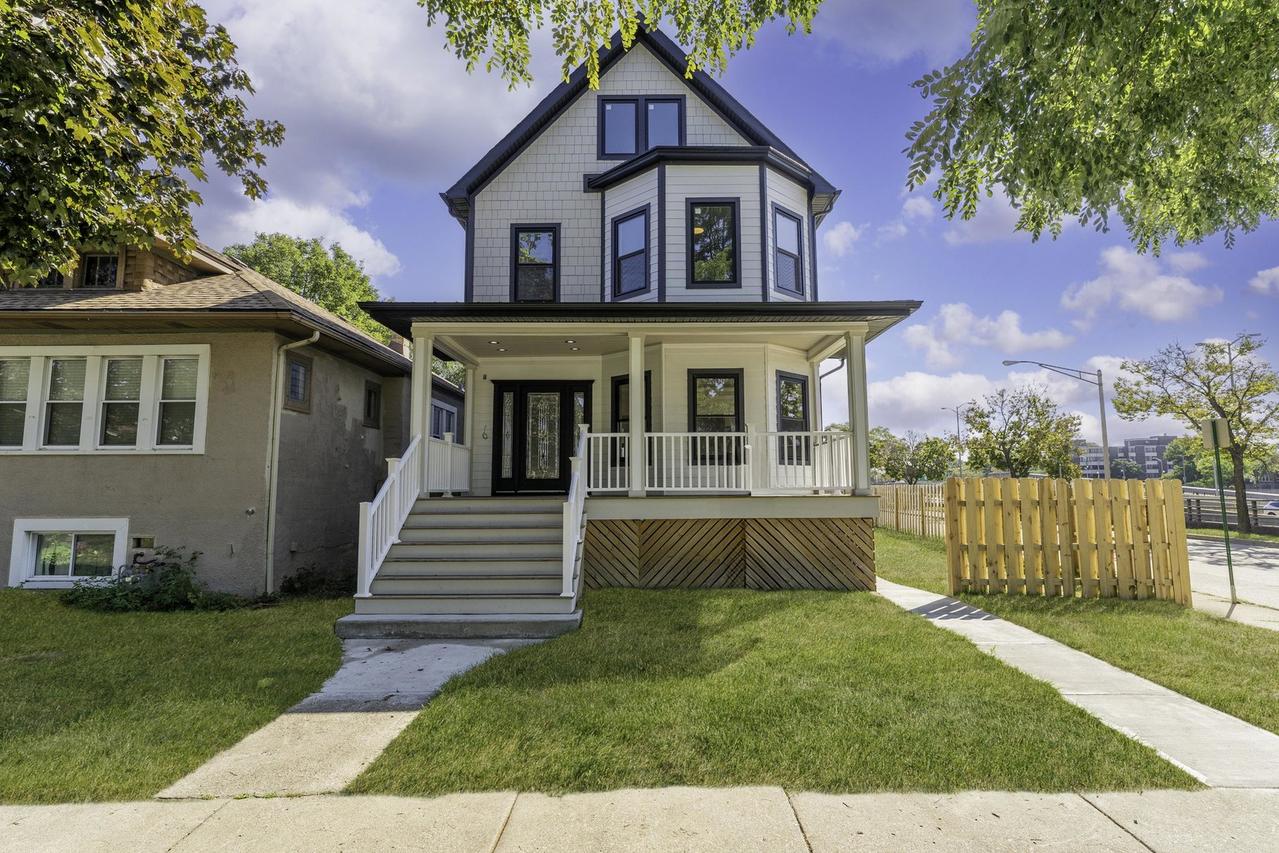 928 Lyman Ave., Oak Park, IL 60304