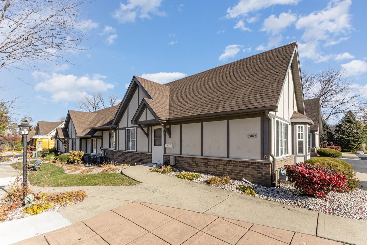 1804 Willow Circle Dr., Crest Hill, IL 60403