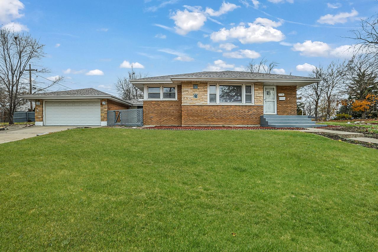 2 N Wisconsin Ave., Addison, IL 60101