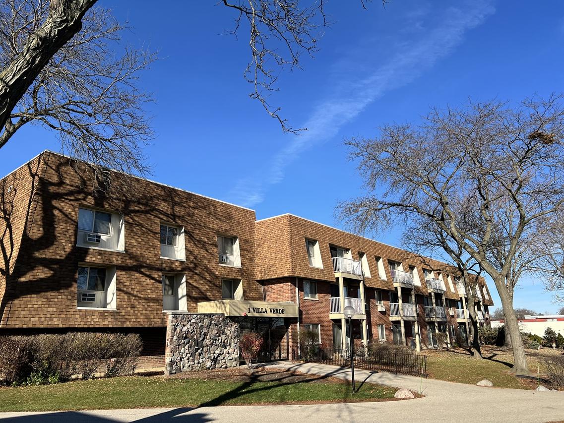 1 Villa Verde Dr. #114, Buffalo Grove, IL 60089