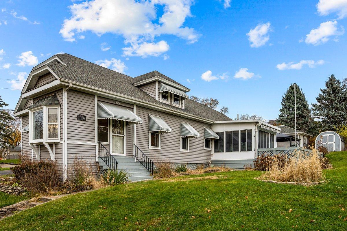 142 Cottage Ave., Carpentersville, IL 60110