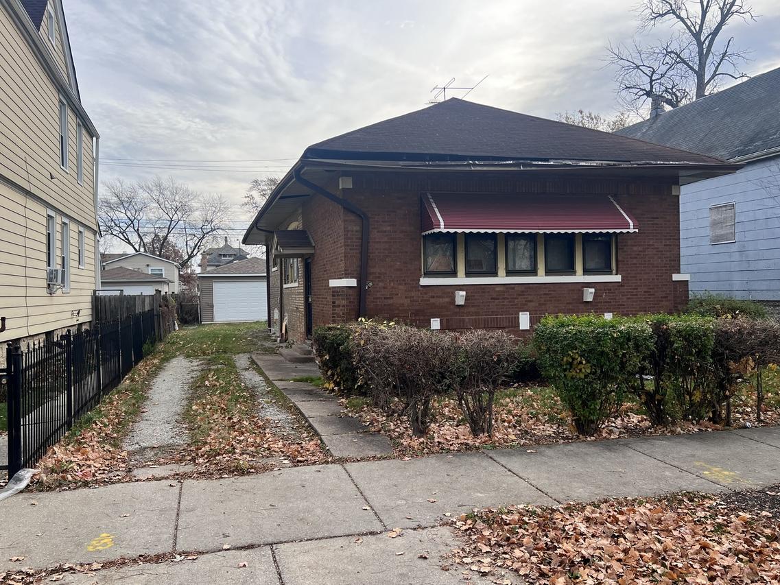 8819 S Carpenter St., Chicago, IL 60620