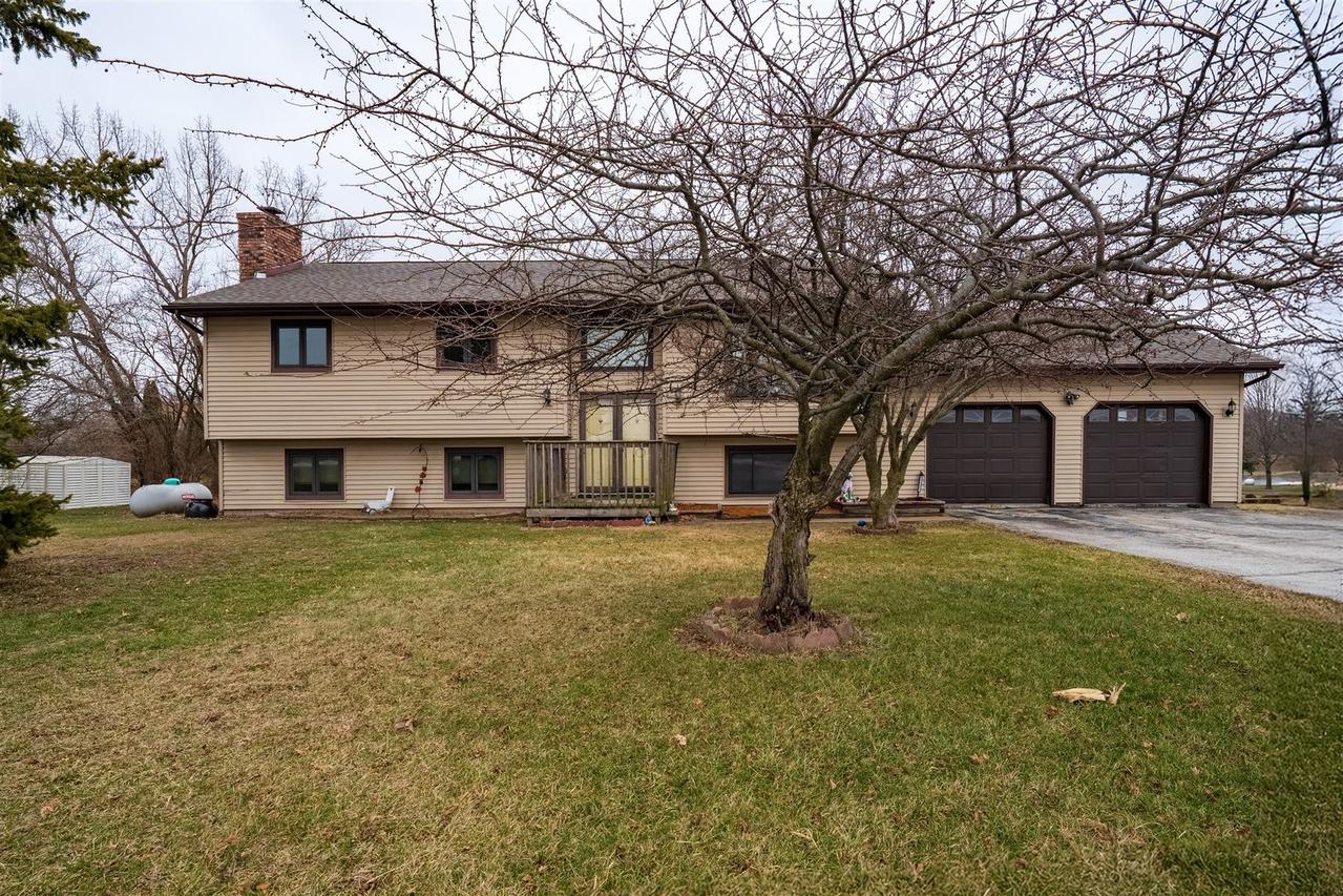 22149 N 825, Carlock, IL 61725