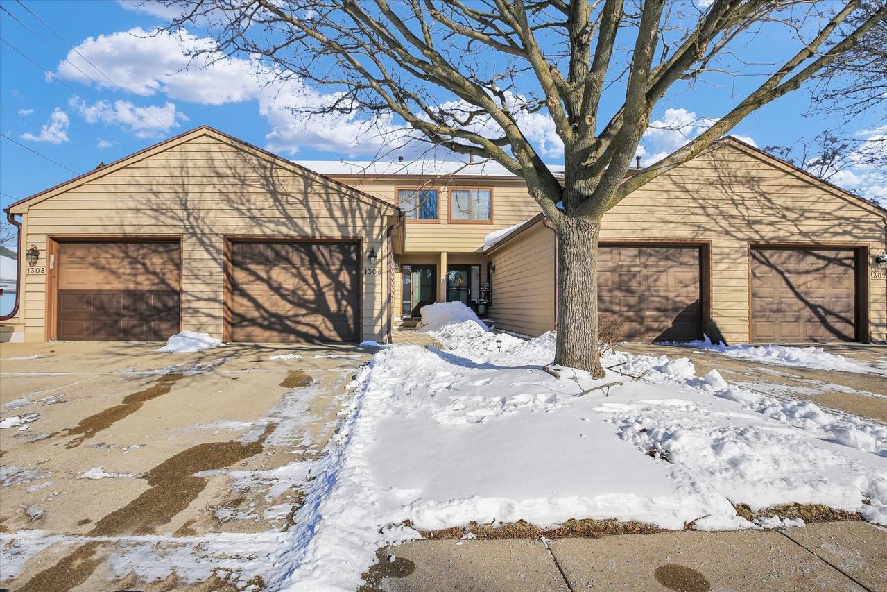 1306 Lancaster Dr., Champaign, IL 61821