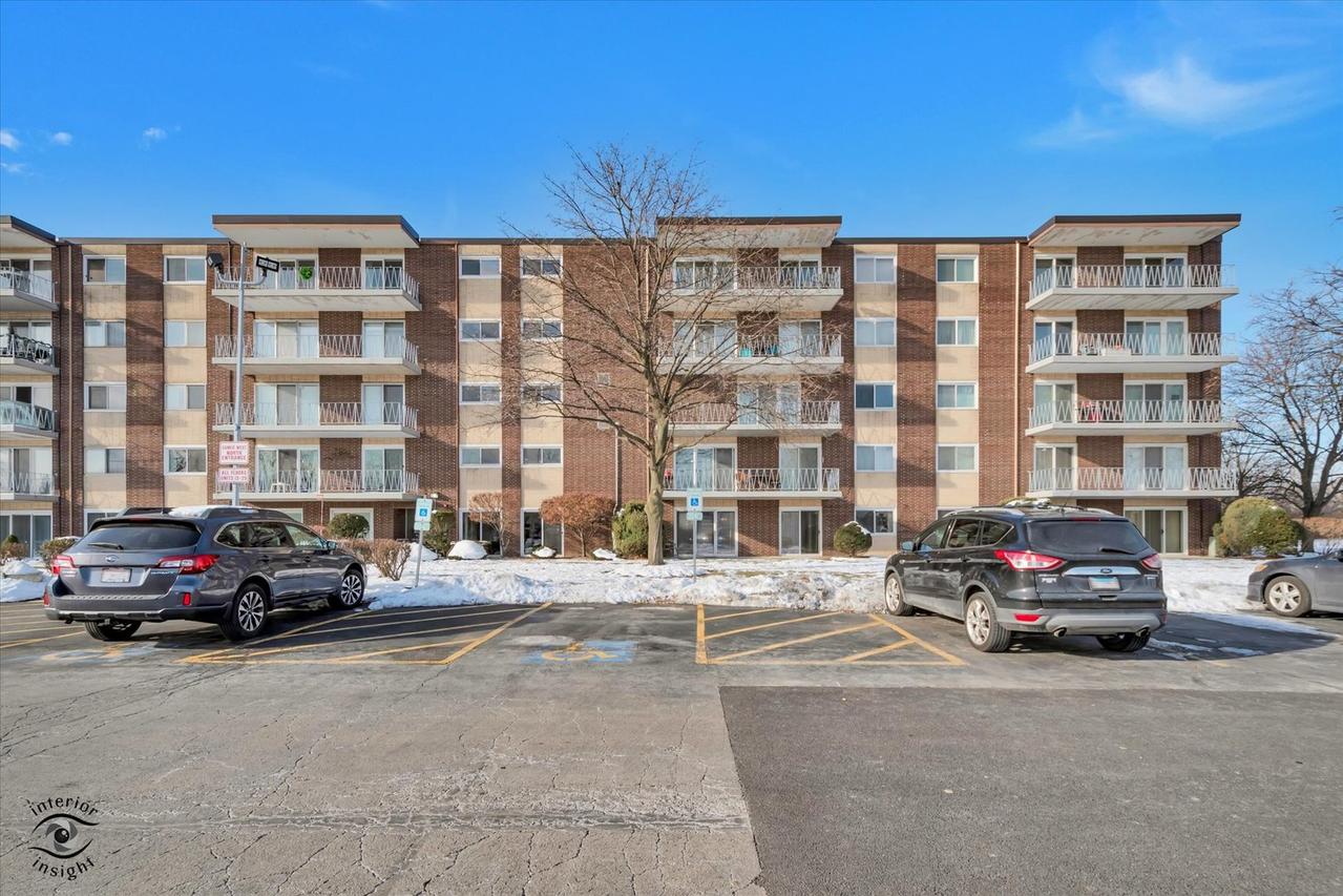 2900 Maple Ave. #22A, Downers Grove, IL 60515