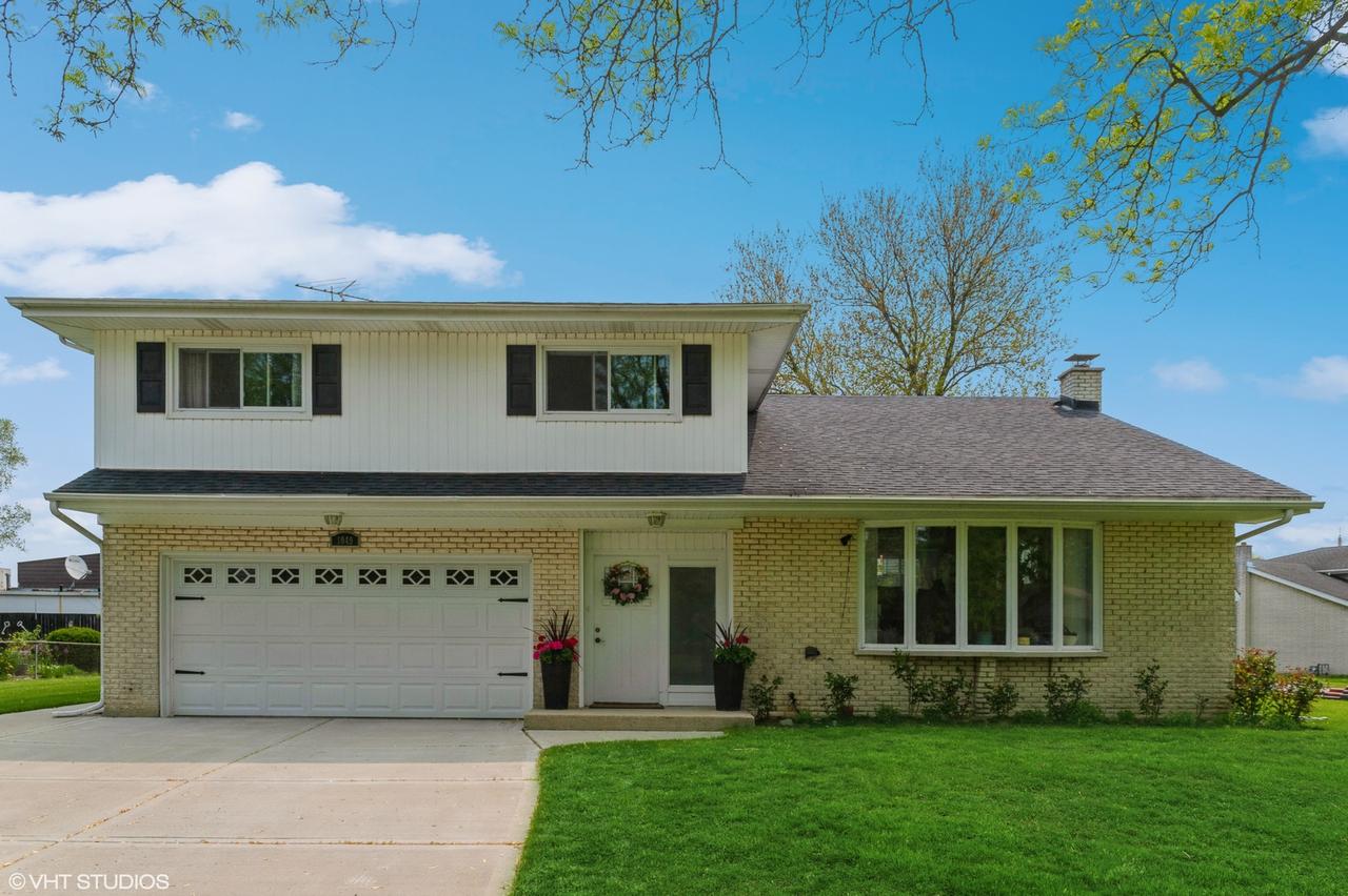 1049 Peace Dr., Wheeling, IL 60090