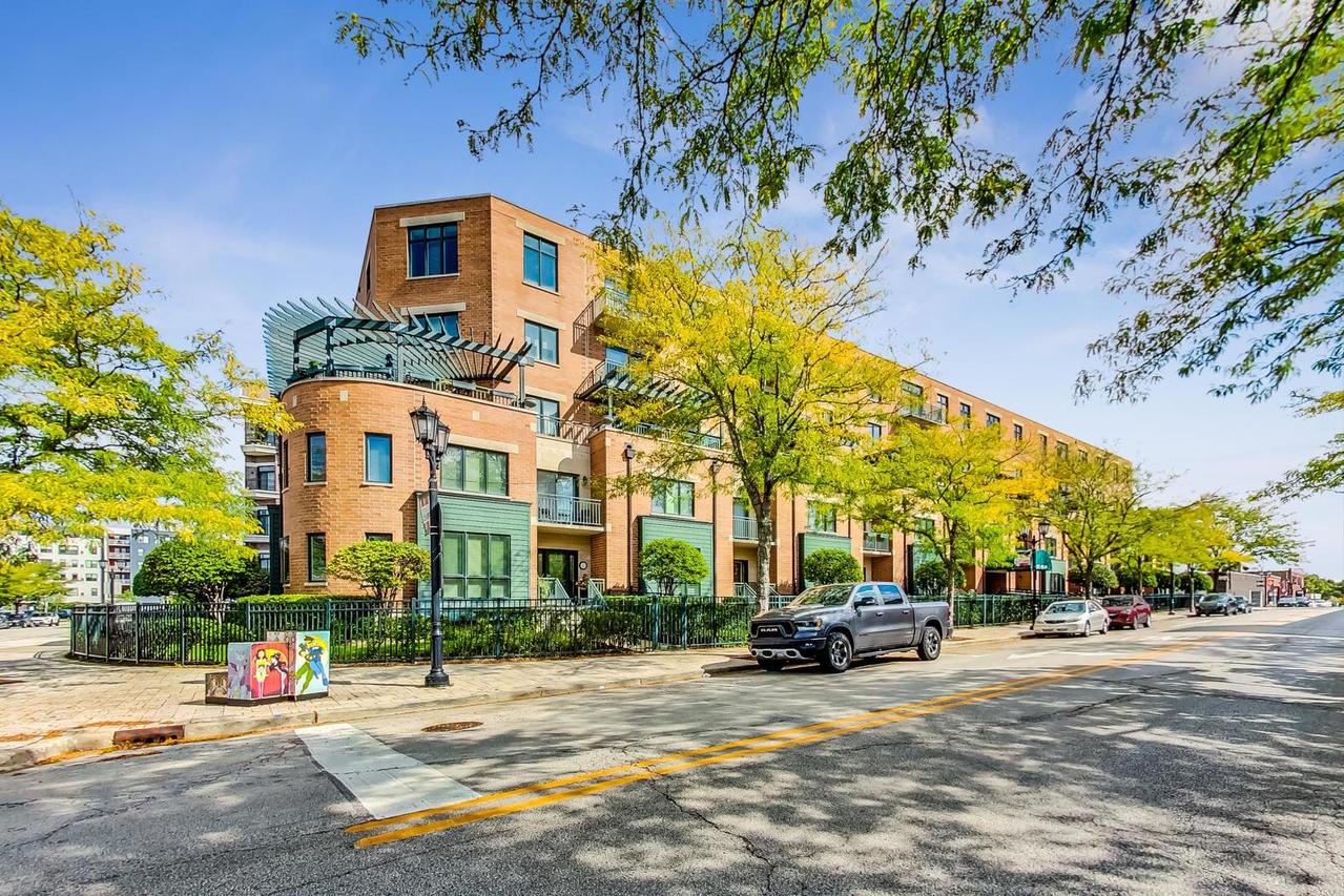 131 W Adelaide St. #309, Elmhurst, IL 60126