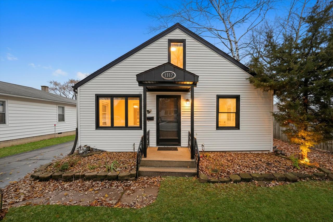 1317 Waverly Pl., Joliet, IL 60435