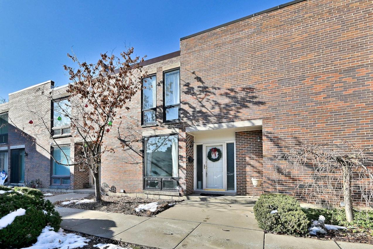 7 Birch Tree Ct., Elmhurst, IL 60126