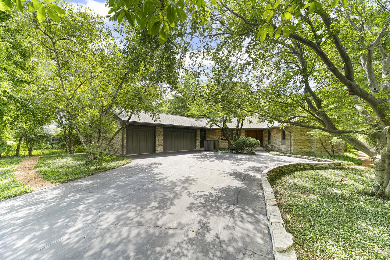 1370 Sunview Ln., Winnetka, IL 60093