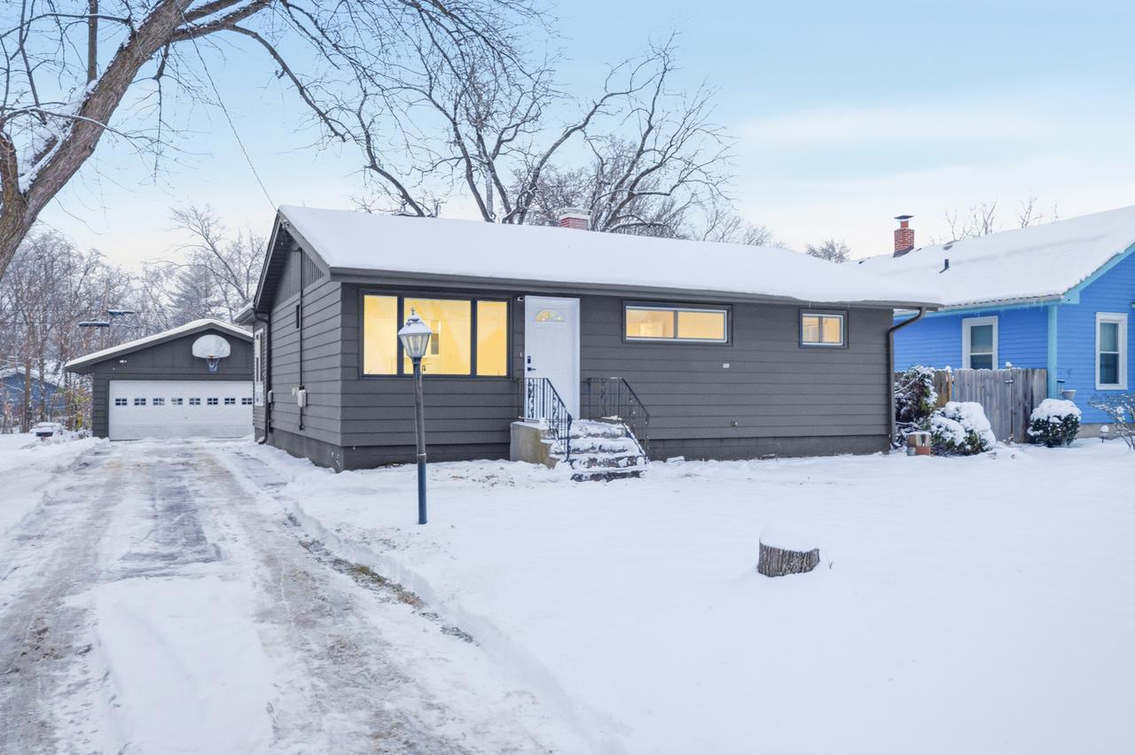 1054 Elliott Ave., Aurora, IL 60505