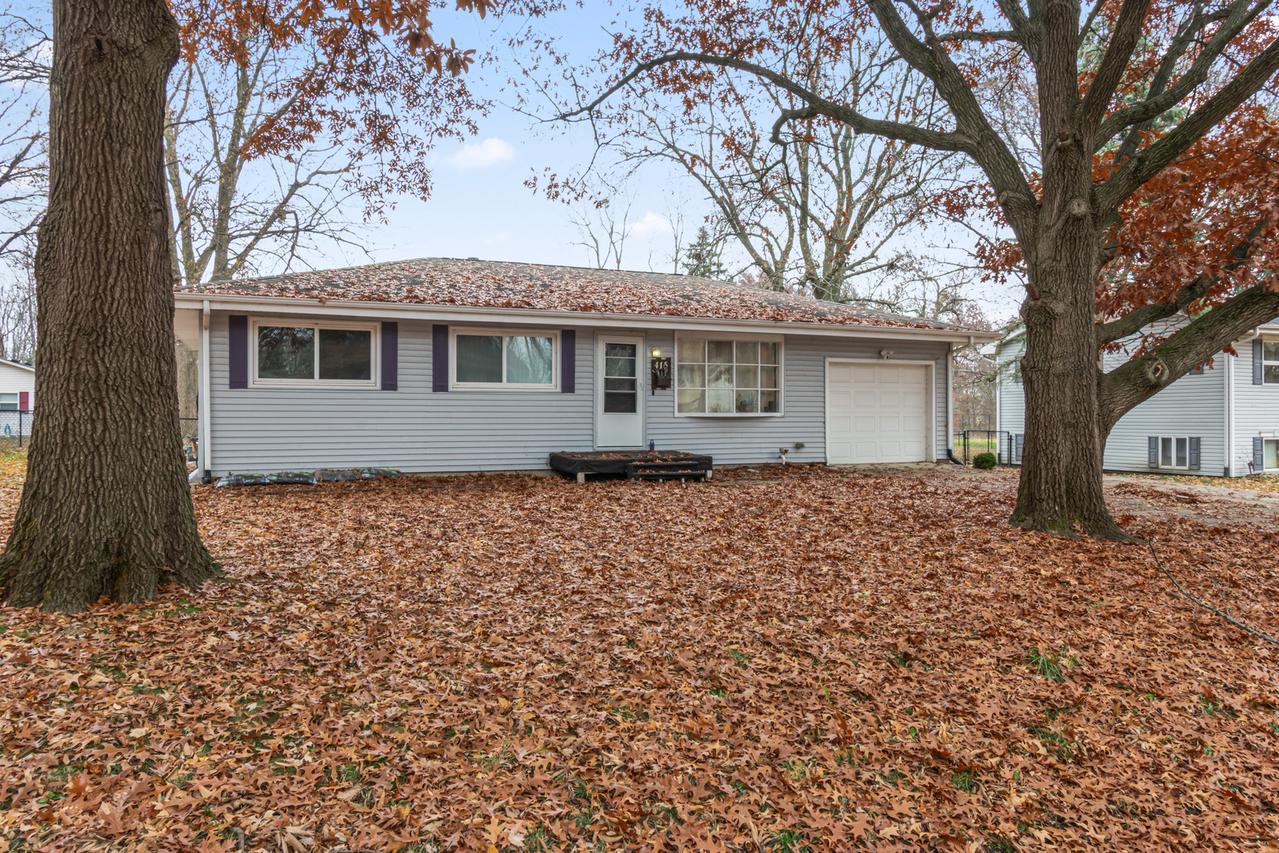 418 Standish Dr., Bloomington, IL 61704