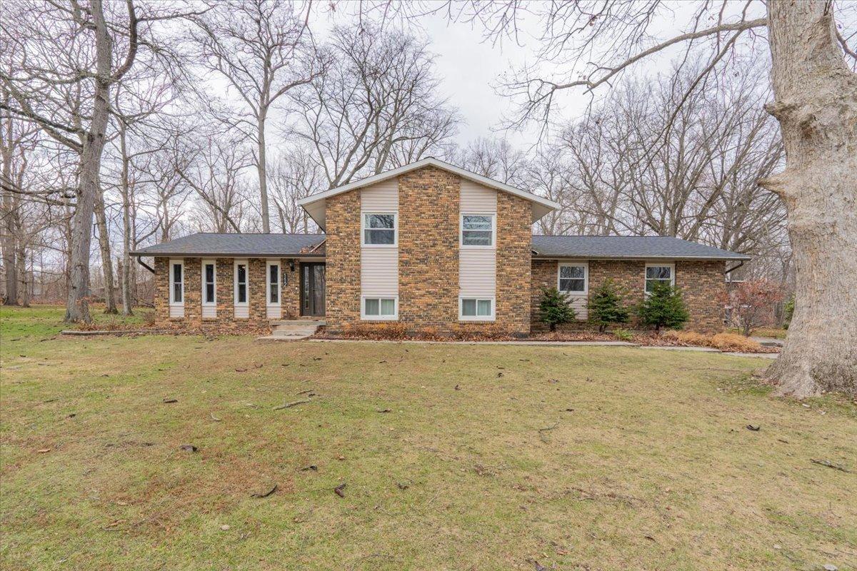 112 Gregory Ln., Lexington, IL 61753