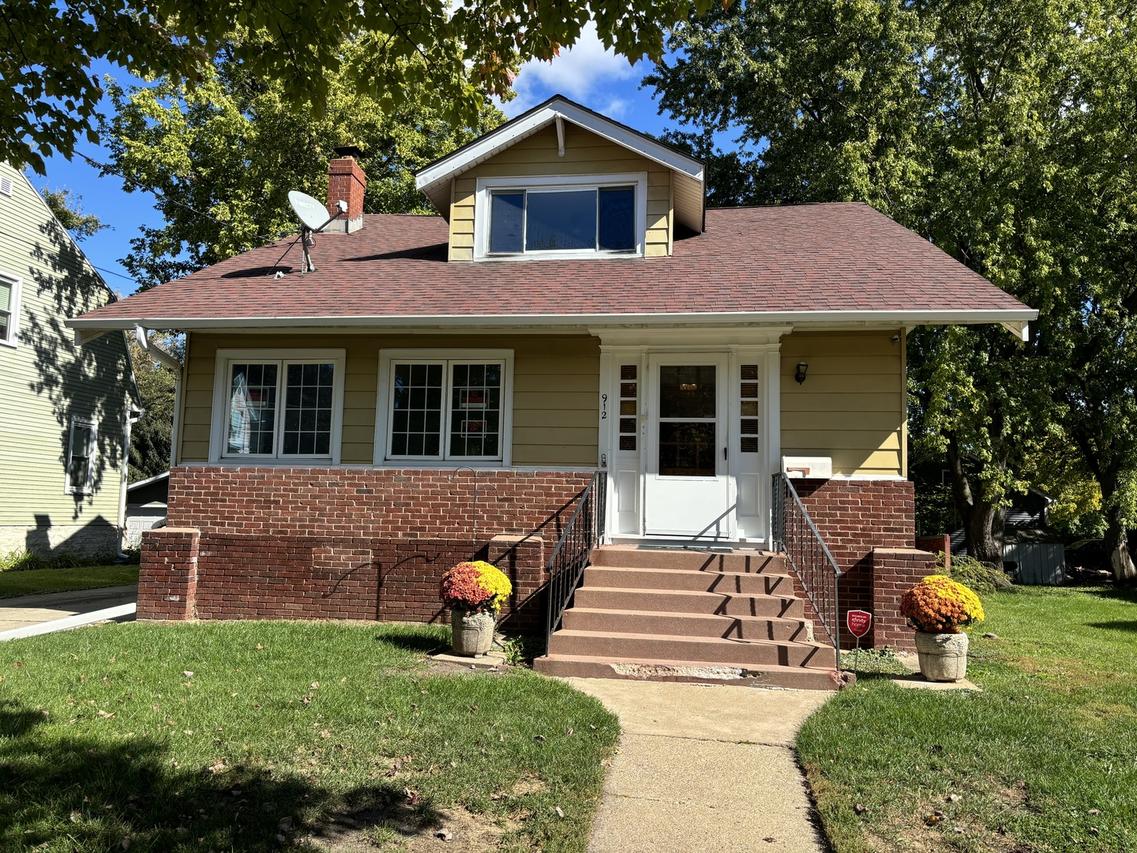 912 Clay St., Woodstock, IL 60098