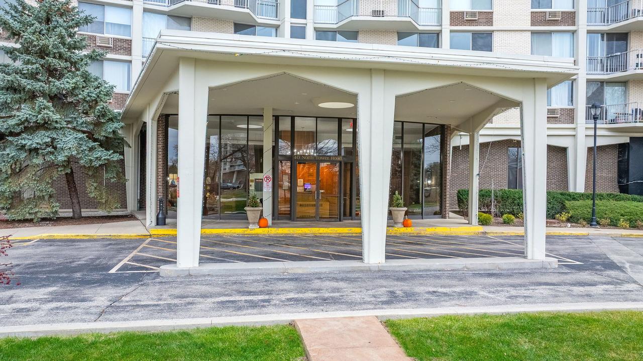 40 N Tower Rd. #4M, Oak Brook, IL 60523