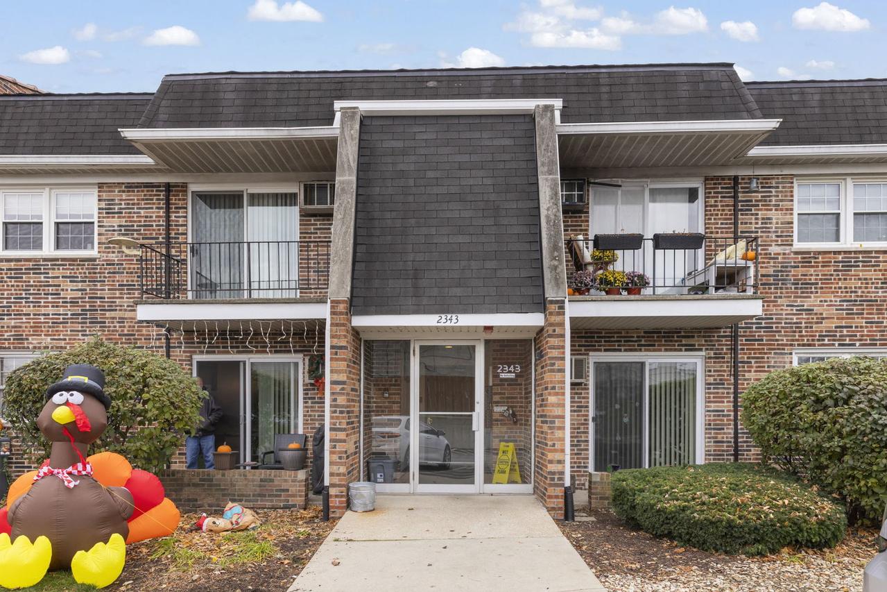2343 Ogden Ave. #3, Downers Grove, IL 60515