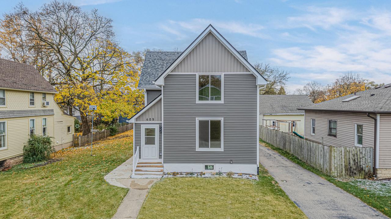 409 Algona Ave., Elgin, IL 60120