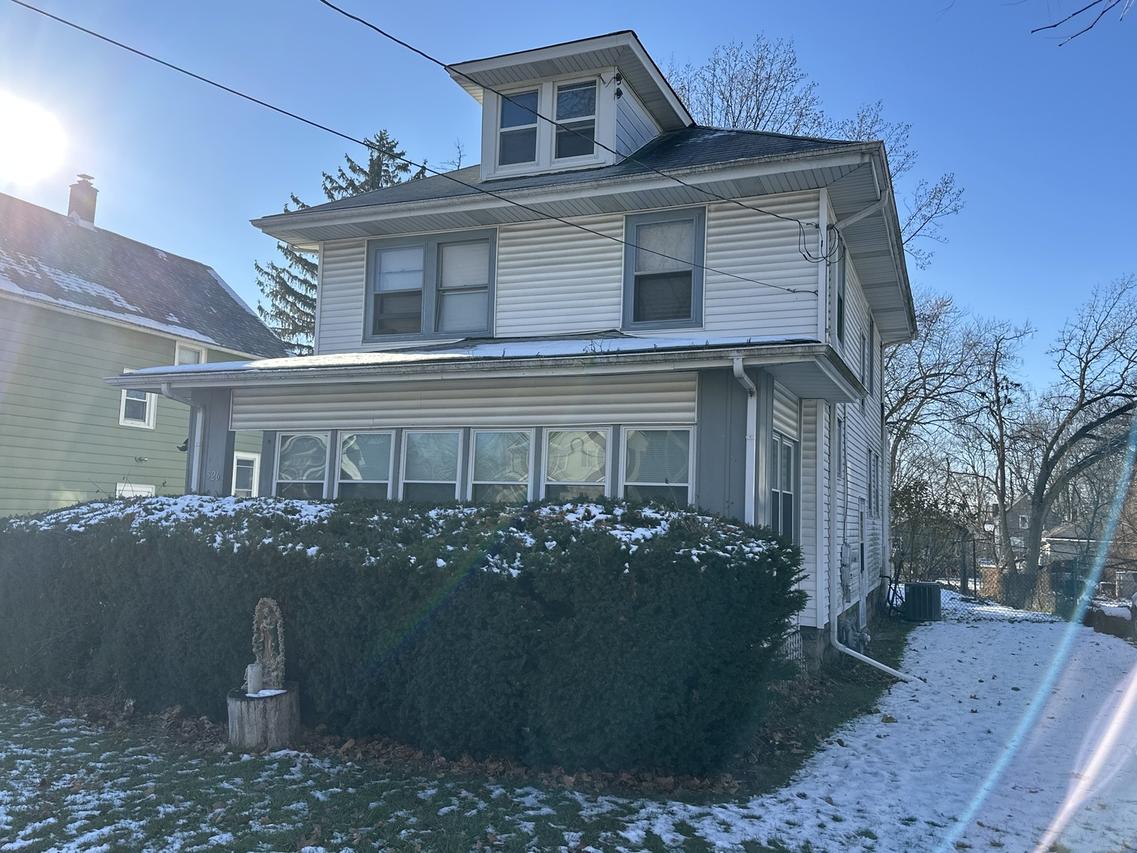 526 N View St., Aurora, IL 60506