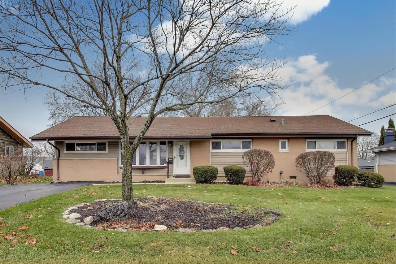 540 Newark Ln., Hoffman Estates, IL 60169