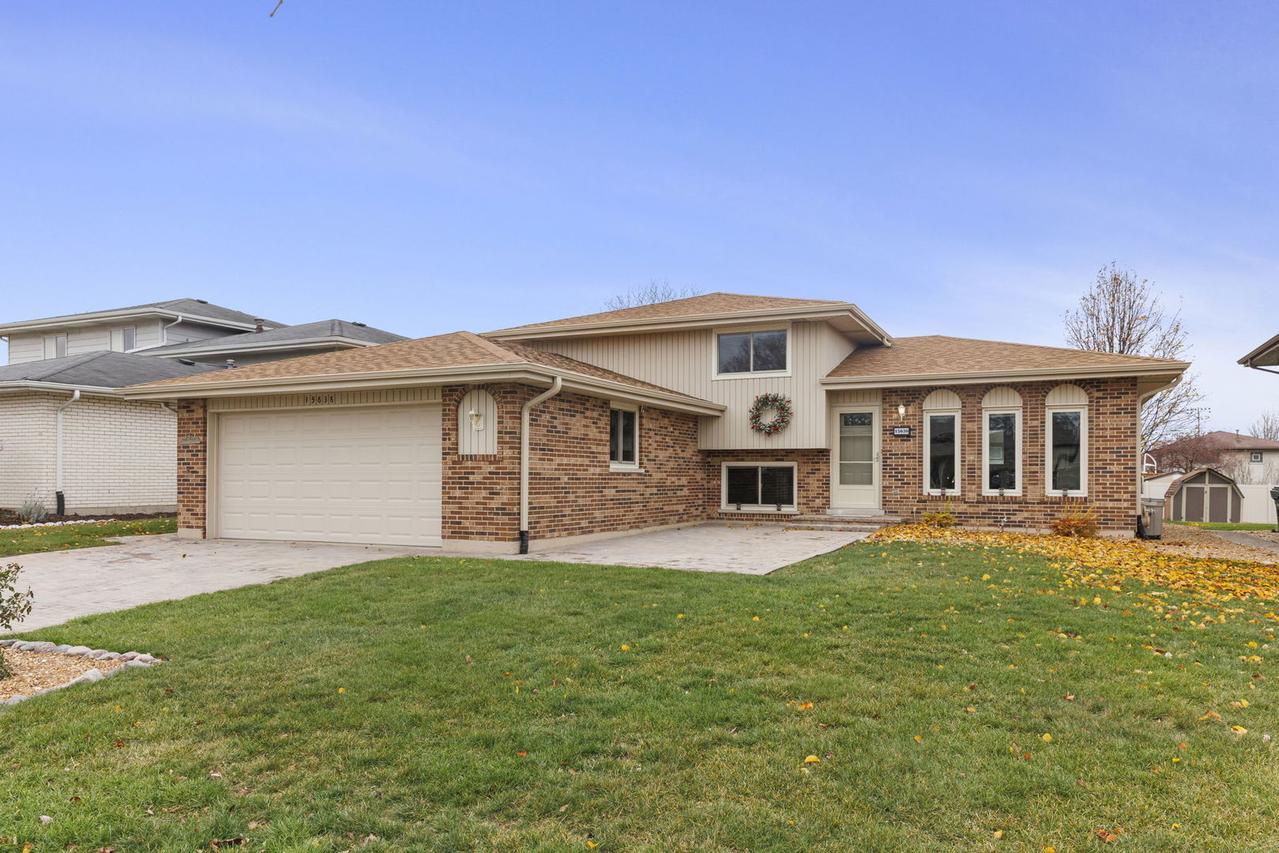 15636 Lockwood Ave., Oak Forest, IL 60452