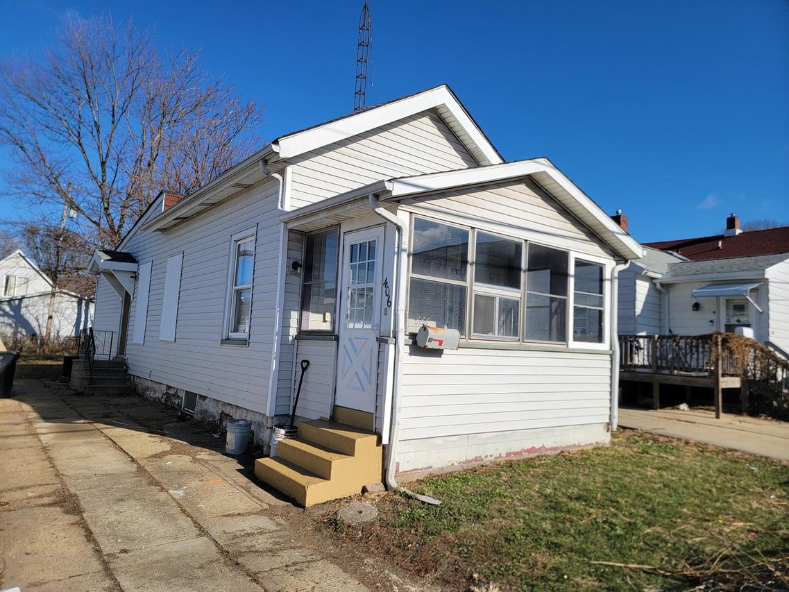 406 E Oakland Ave., Bloomington, IL 61701