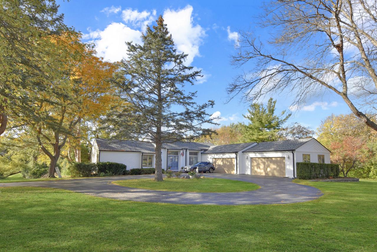 23400 W Cattail Ln., Barrington, IL 60010