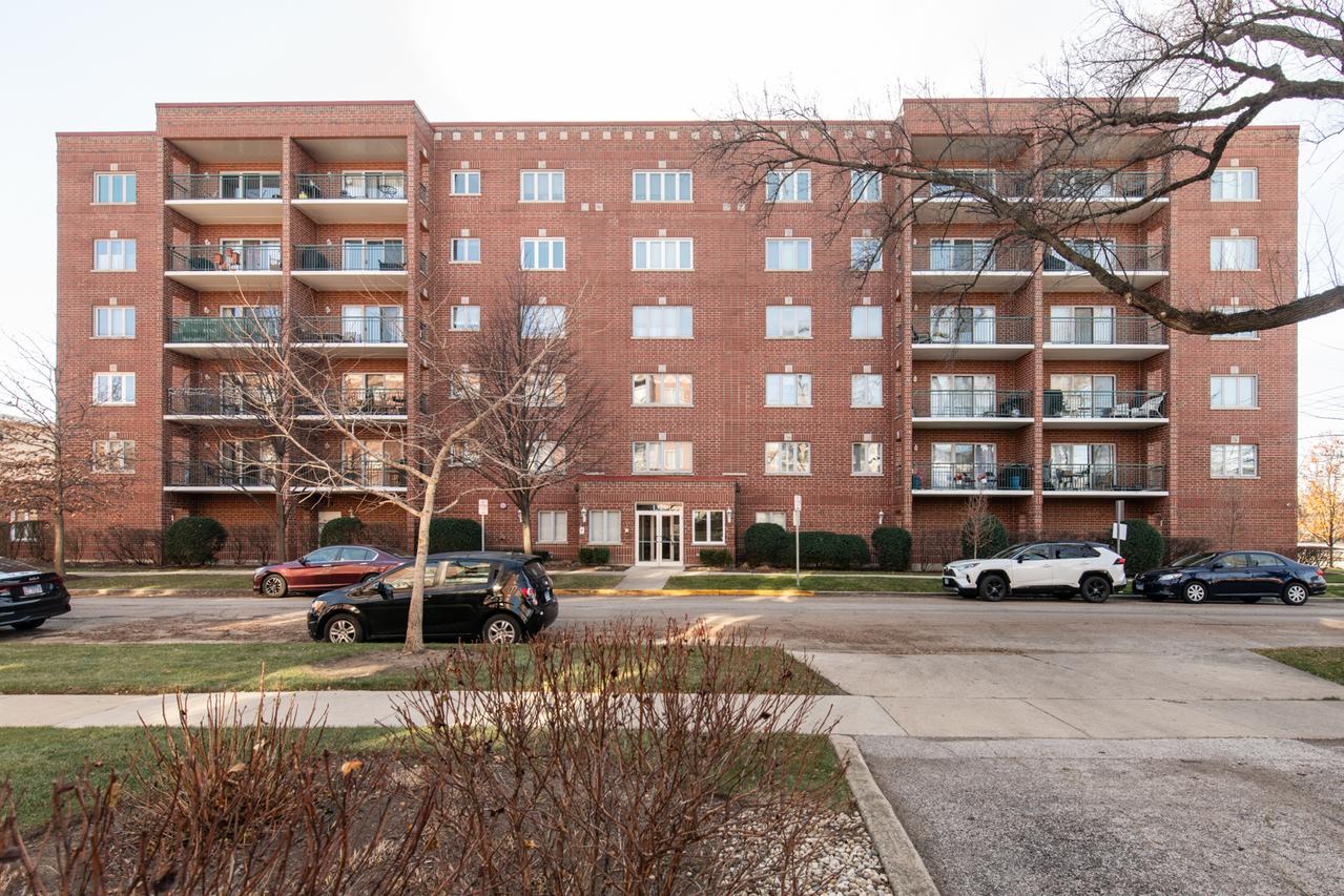 1325 Perry St. #401, Des Plaines, IL 60016