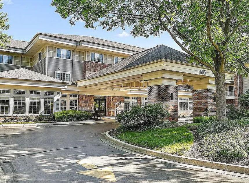 605 Barrington Ave. #216, East Dundee, IL 60118