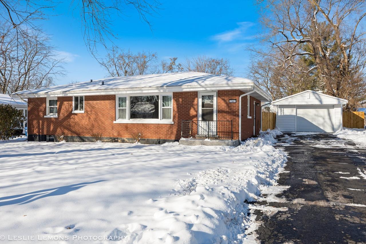 752 Rolling Dr., Lisle, IL 60532