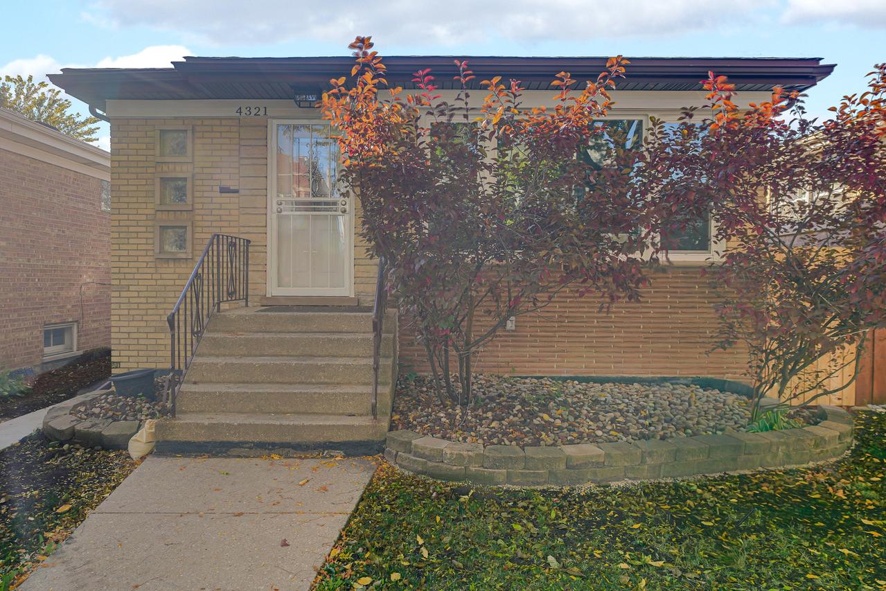 4321 W Augusta Blvd., Chicago, IL 60651