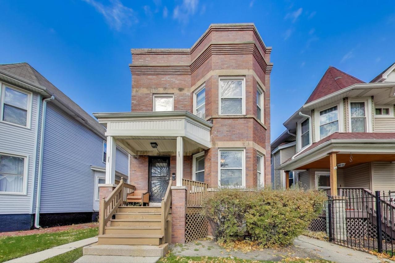 5928 W Walton St., Chicago, IL 60651