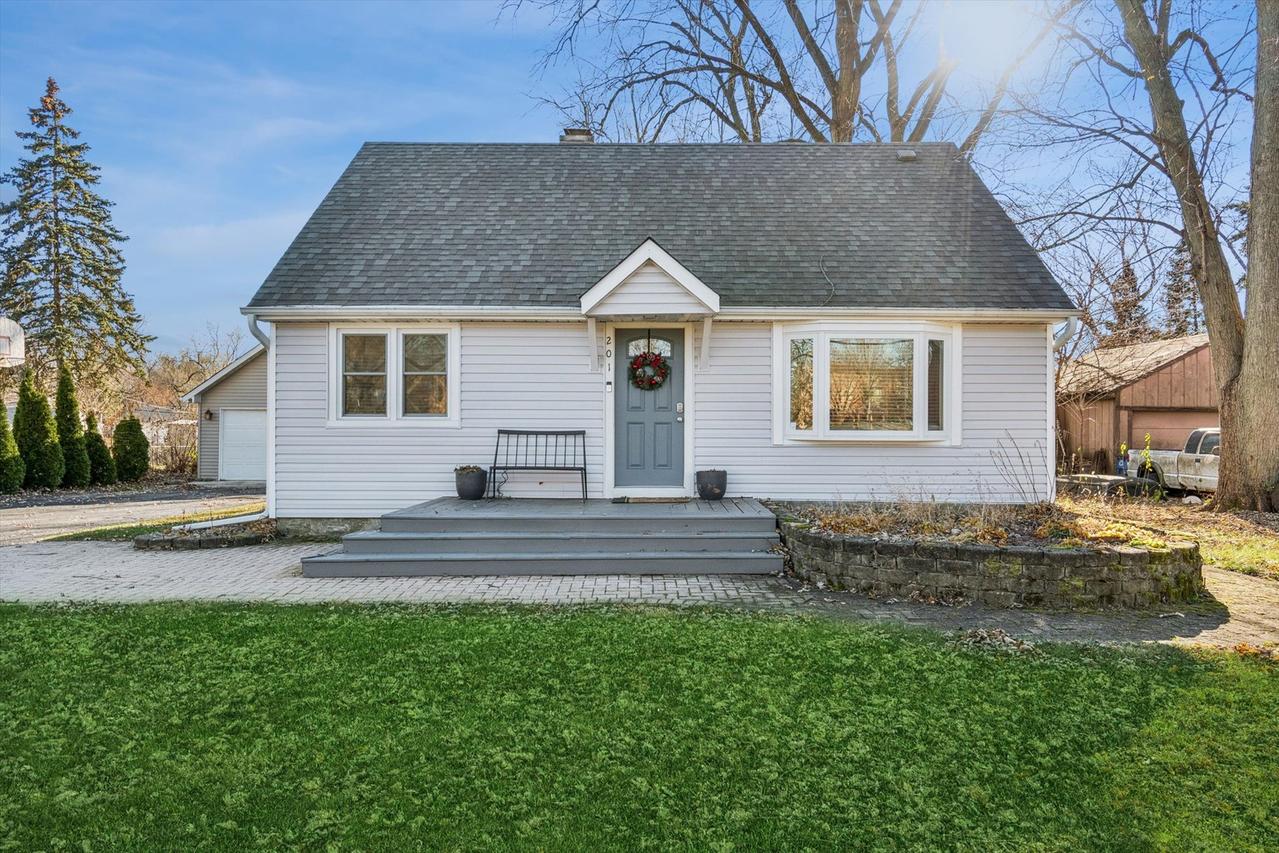 201 67th St., Darien, IL 60561