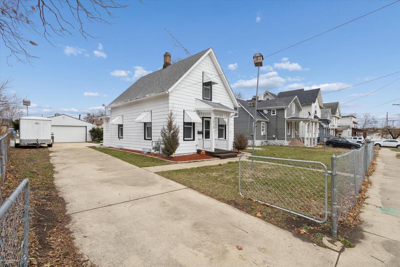 1212 10th Ave., Rockford, IL 61104