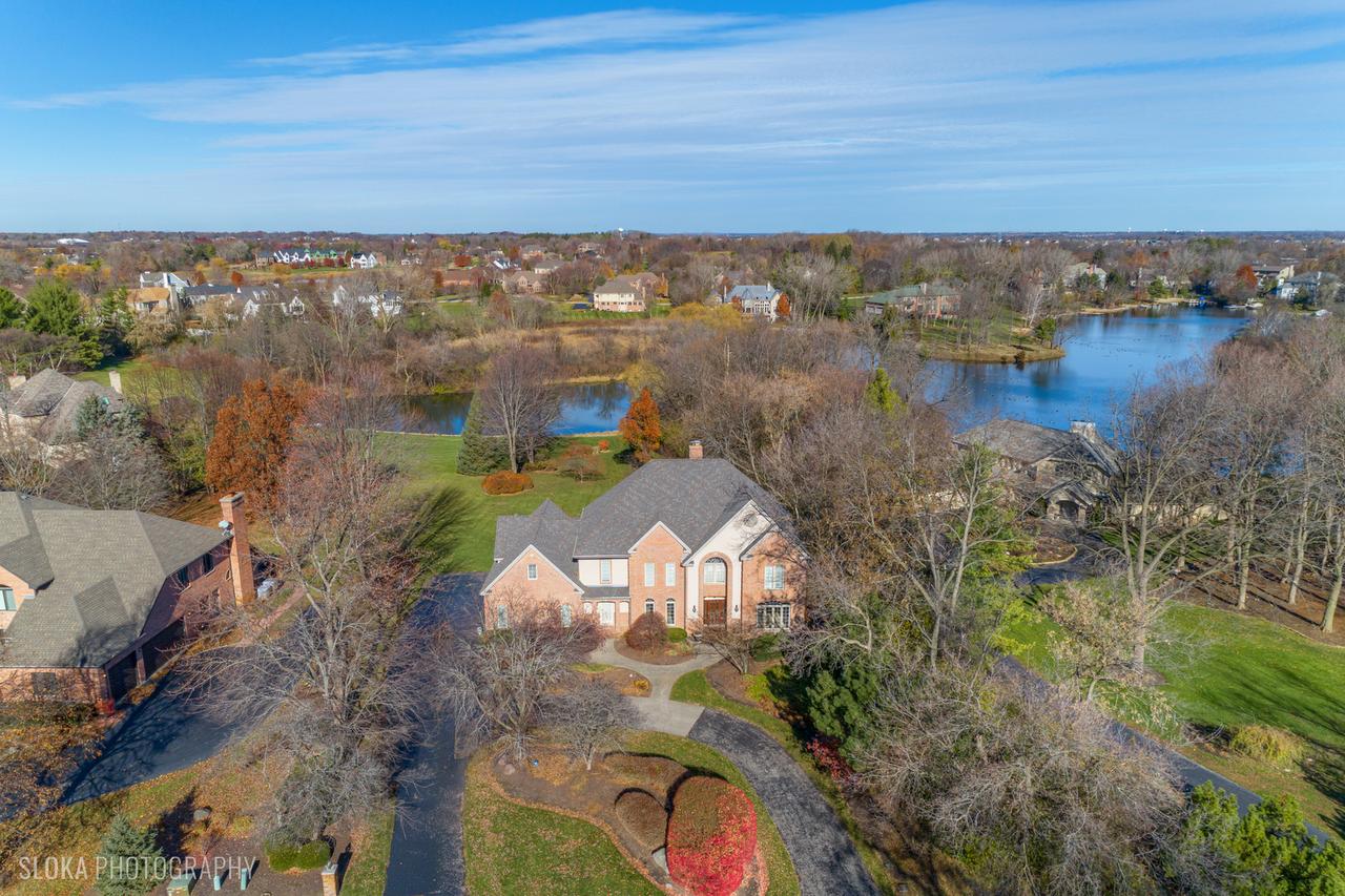 16 Mulberry Dr., Hawthorn Woods, IL 60047