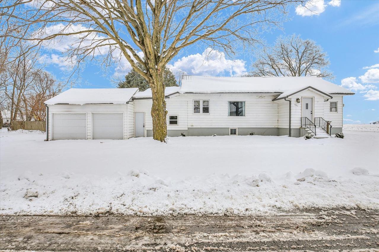 301 S Douglas St., Villa Grove, IL 61956
