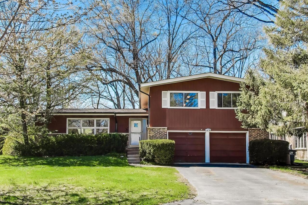 2710 Marl Oak Dr., Highland Park, IL 60035