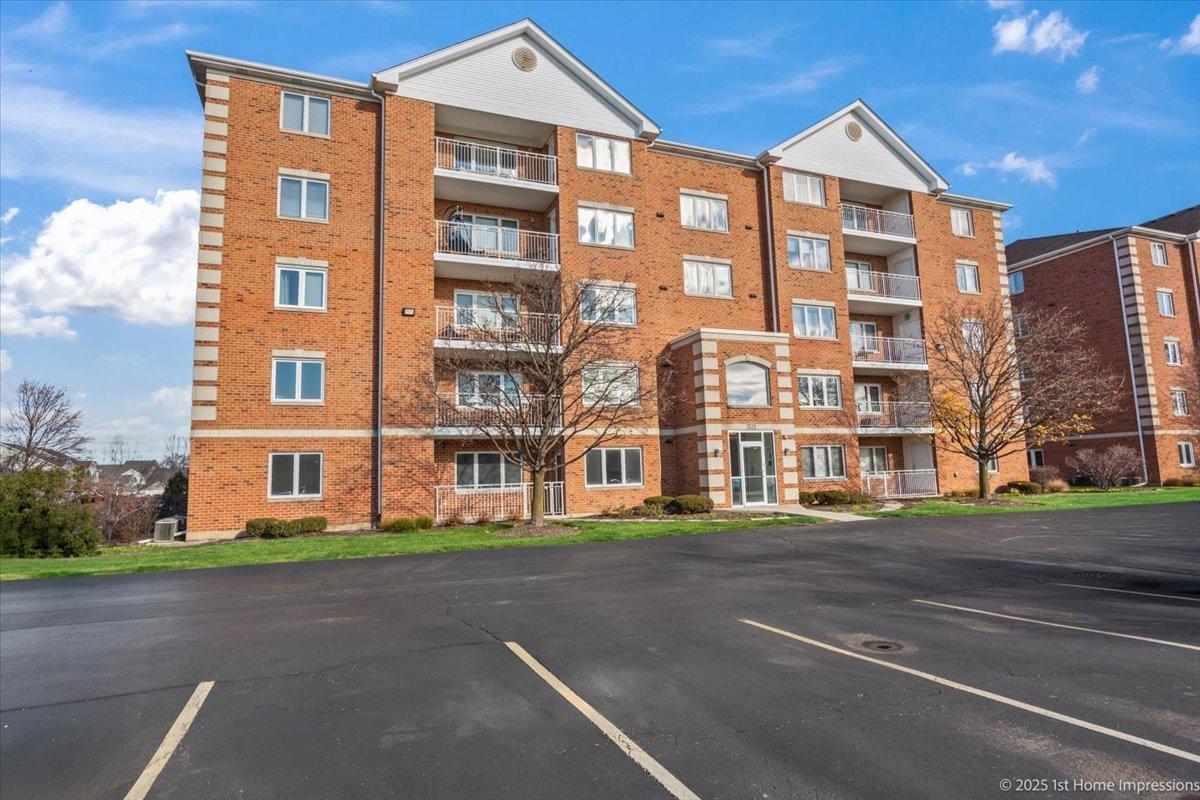 5520 W 115th St. #101, Oak Lawn, IL 60453