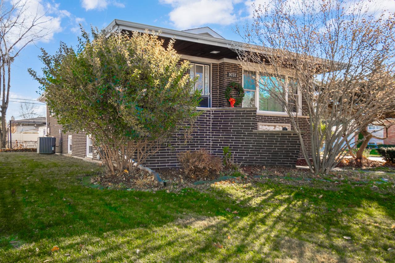 9737 S Kenton Ave., Oak Lawn, IL 60453
