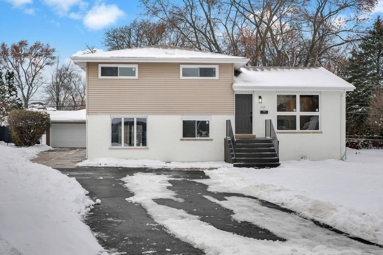 137 Julie Dr., Glenview, IL 60025
