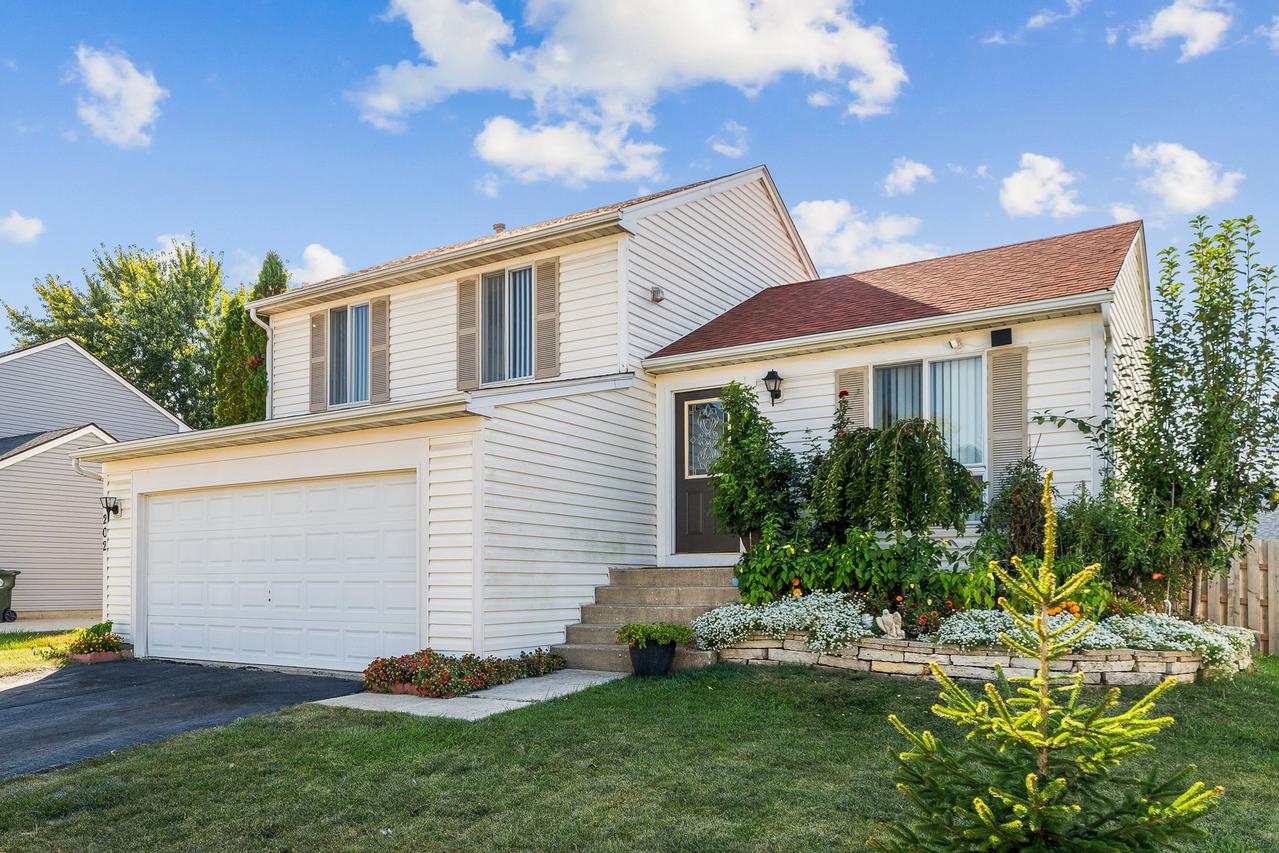 202 Parkwood Dr., Streamwood, IL 60107