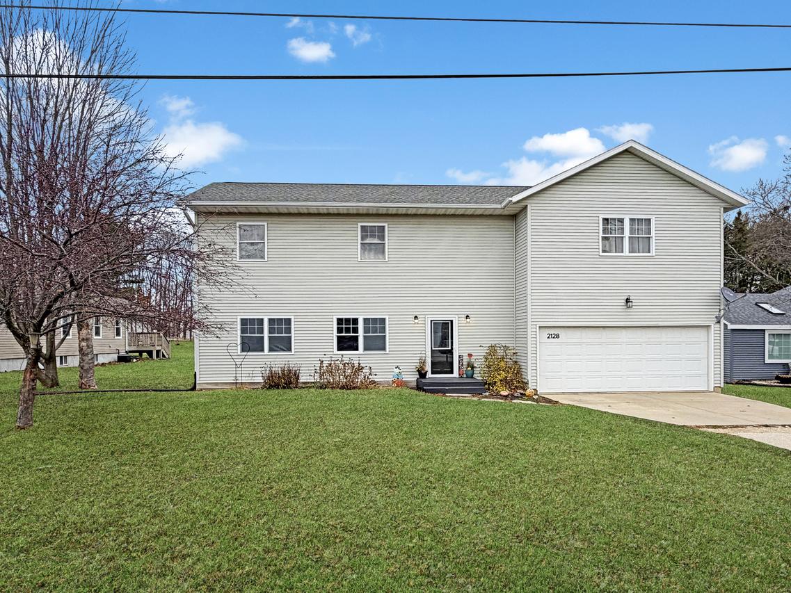 2128 Lancaster Heights Rd., Freeport, IL 61032