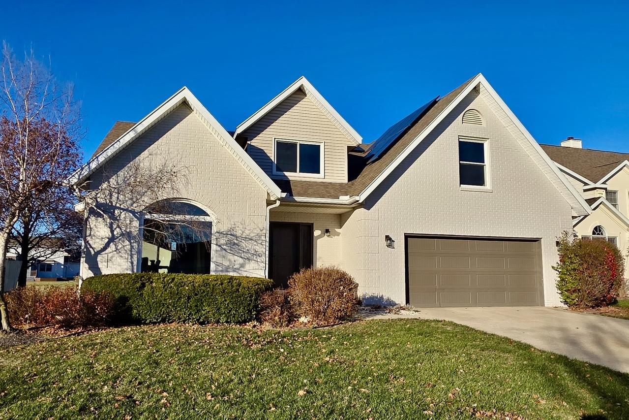 10 Prenzler Dr., Bloomington, IL 61704