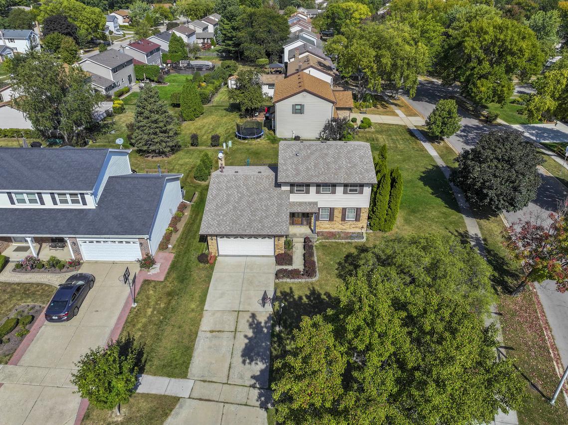 620 S Point Dr., Schaumburg, IL 60193