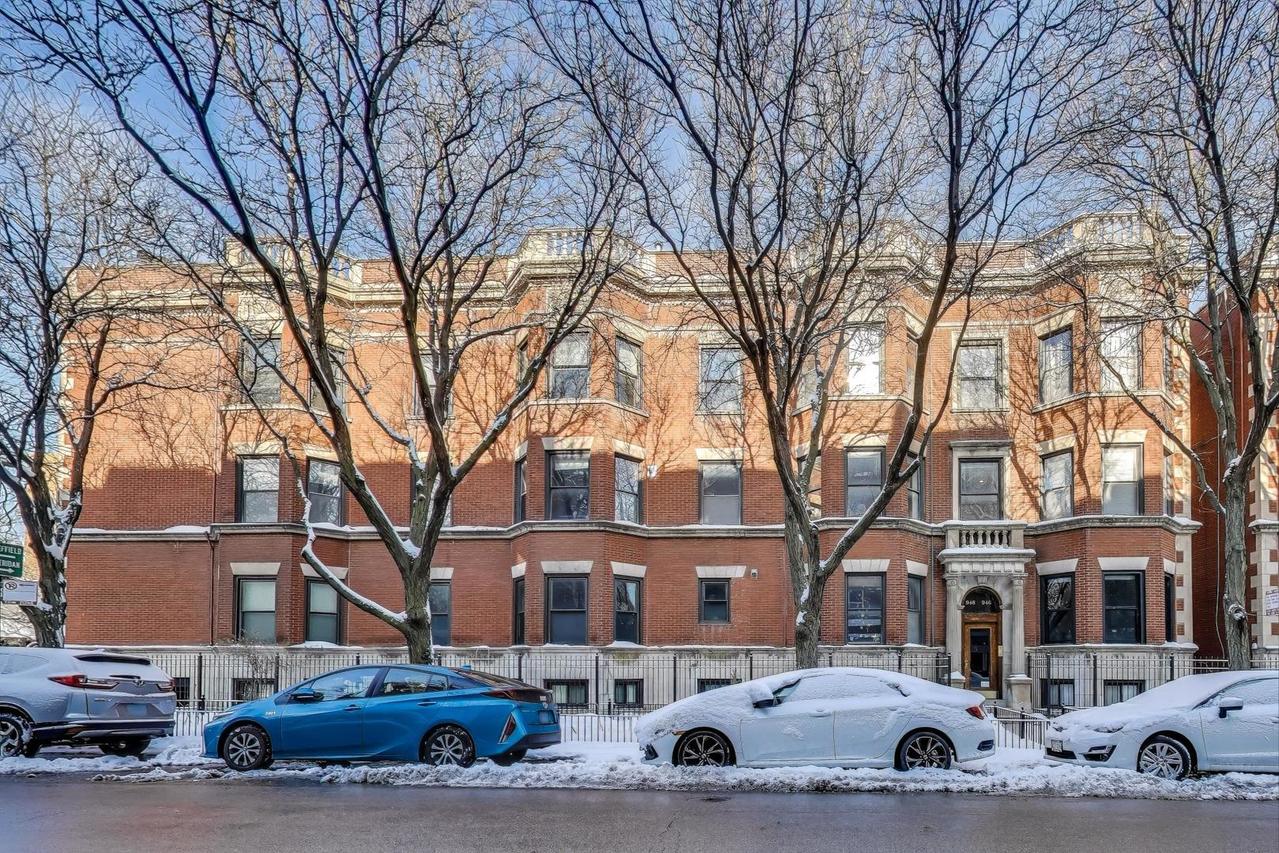 948 W Sheridan Rd. #2D, Chicago, IL 60613