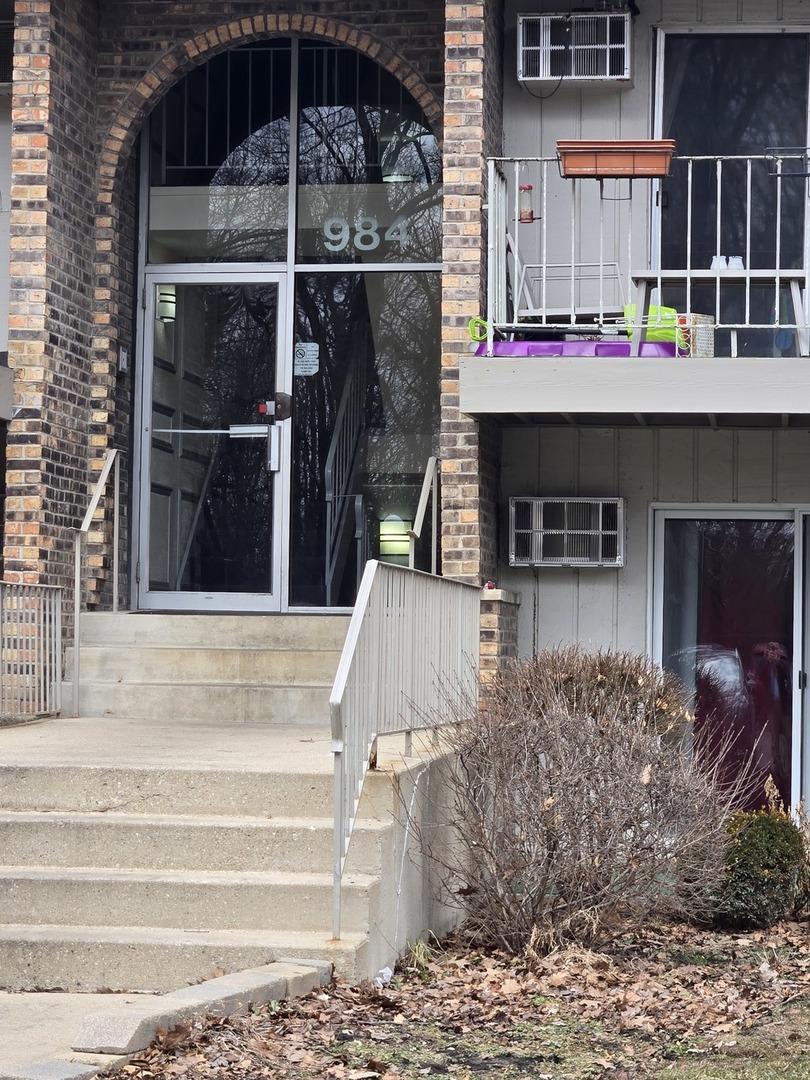 984 Crabapple Dr. #102, Prospect Heights, IL 60070